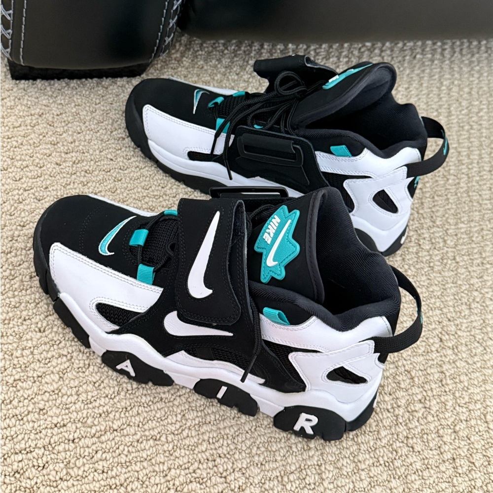 Men’s Nikes size 8